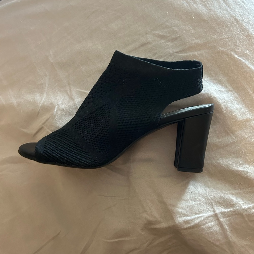 IMPO stretch fabric black peep toe slingbacks w/chunky heel. Like new! Sz 7 1/2